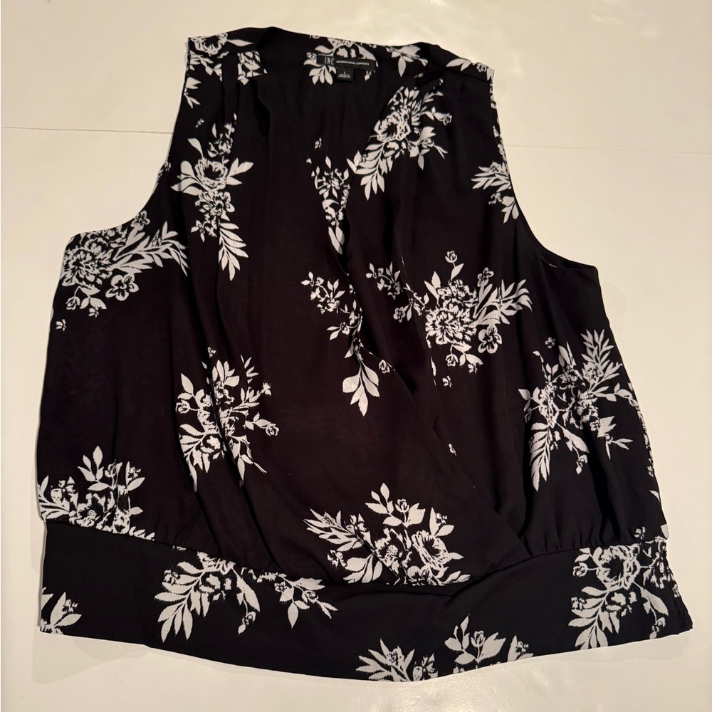 INC International Concepts Black & White Floral Sleeveless Drape-Front Top